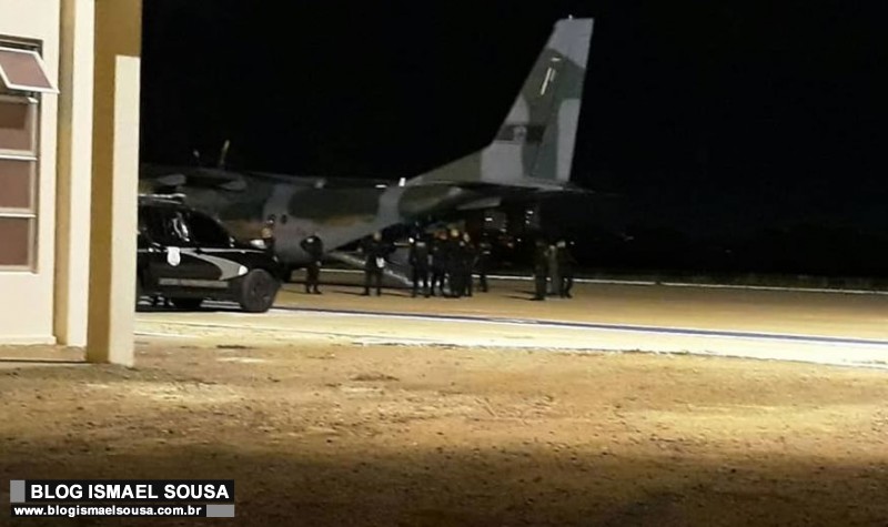 AviÃ£o HÃ©rcules da FAB pousa em MossorÃ³ trazendo novos hÃ³spedes para o PresÃ­dio Federal