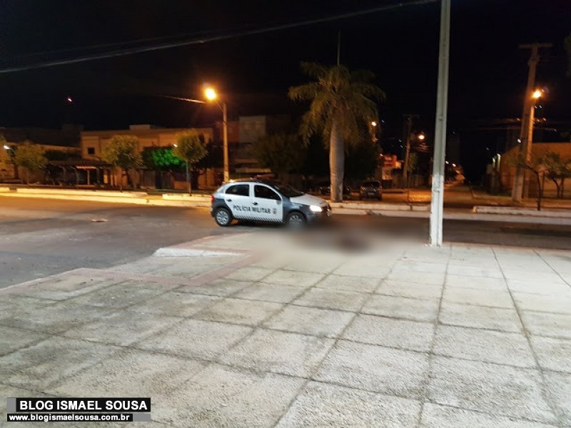Homem Ã© morto a facadas em frente a igreja catÃ³lica por conta de R$ 2 reais