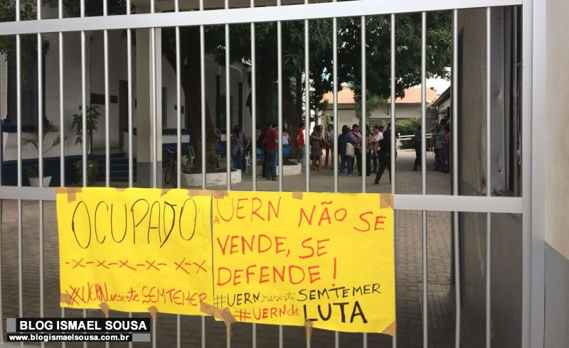 Reitoria da UERN Ã© ocupada por professores provisÃ³rios e estudantes