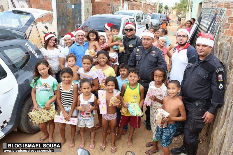 Agentes de seguranÃ§a organizam a campanha Natal SolidÃ¡rio 2016 para arrecadar doaÃ§Ãµes