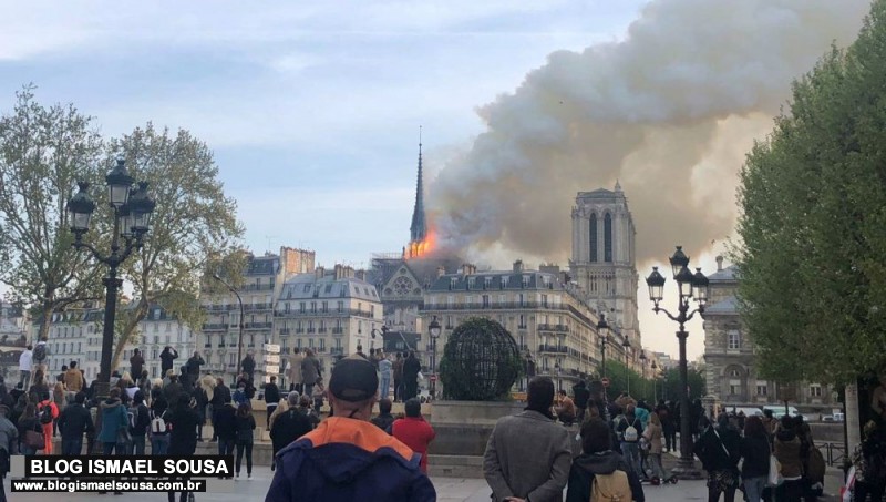 URGENTE: IncÃªndio na Catedral de Notre Dame em Paris