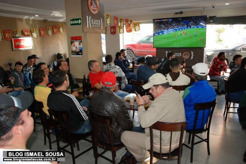 FÃ¡tima Bezerra decreta fechamento de bares e restaurantes