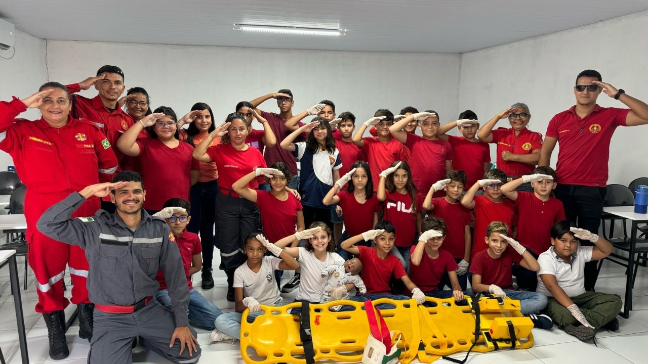 Líder comunitário inaugura curso gratuito de bombeiro civil mirim no bairro Sumaré