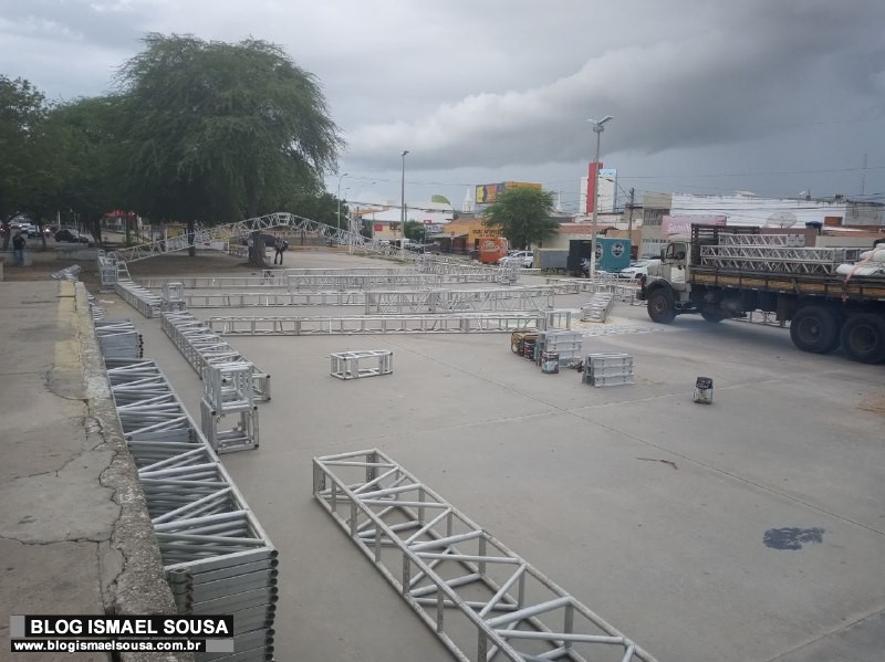 ComeÃ§a montagem da estrutura do MossorÃ³ Cidade Junina