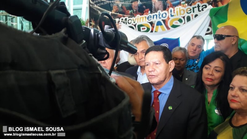 Vice de Bolsonaro, General MourÃ£o, cumpre agenda em Natal
