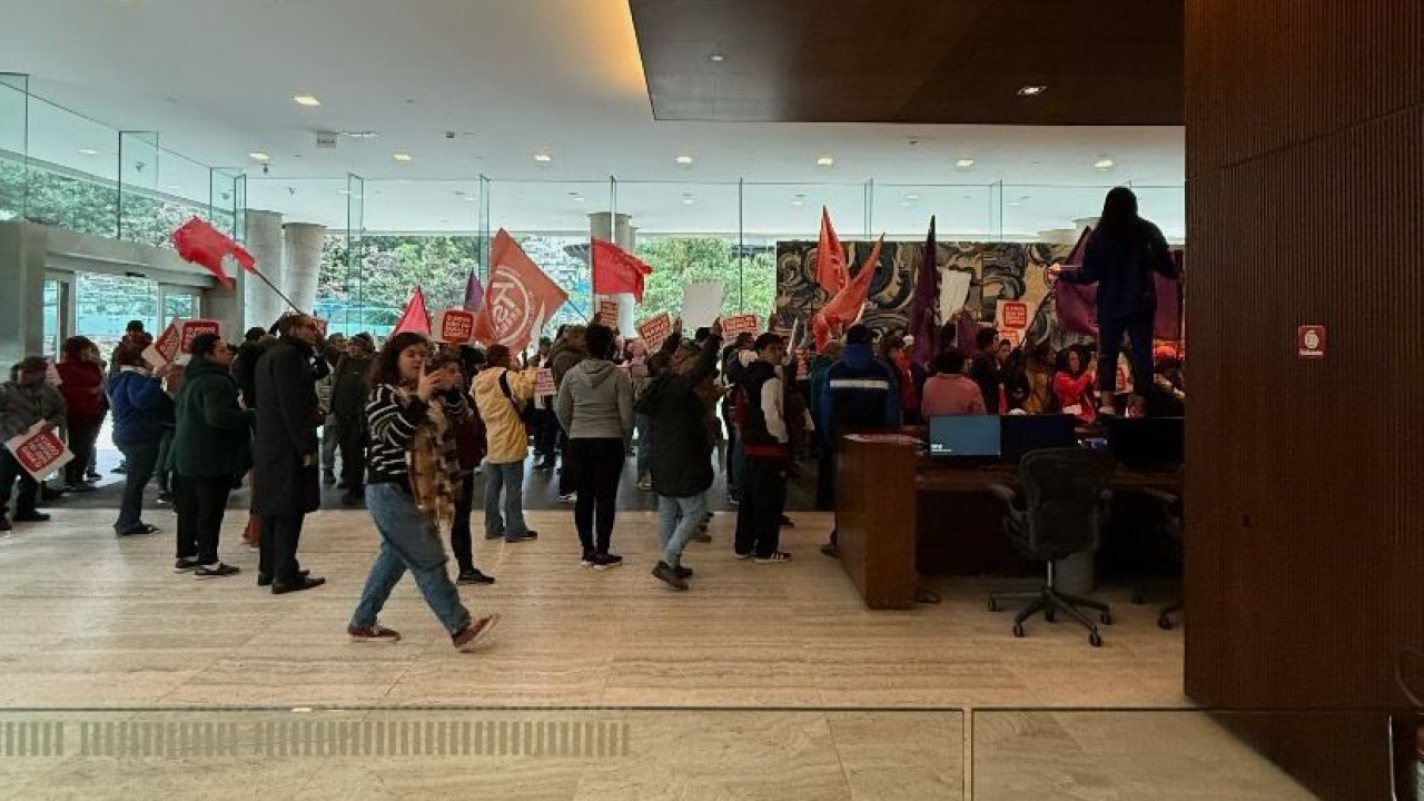 Desesperado e impopular, Lula apela para o 'nós contra eles'