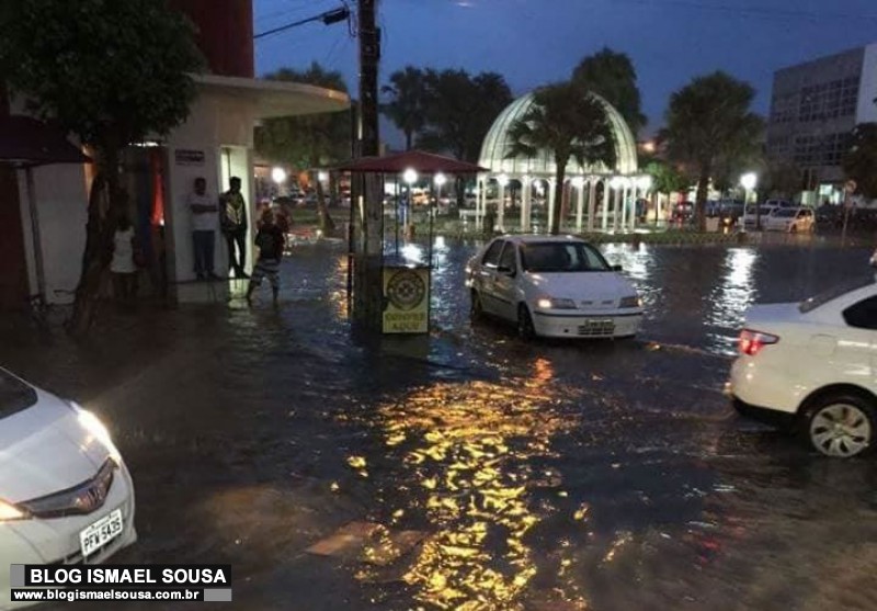 Forte chuva causa inundaÃ§Ãµes, alagamentos e quedas de Ã¡rvores e energia em MossorÃ³