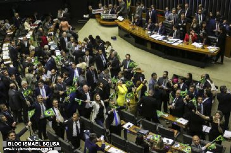 CÃ¢mara aprova regras especiais de aposentadoria de policiais da UniÃ£o
