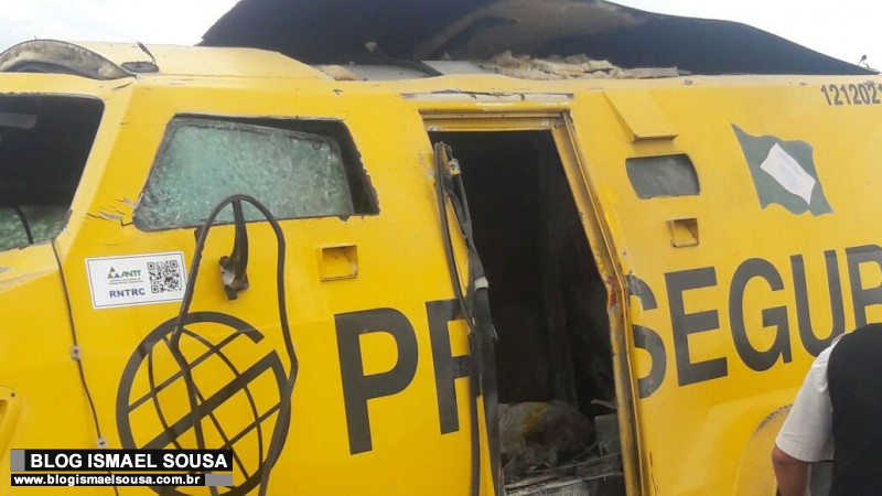 Grupo armado explode carro-forte na BR-405 entre Apodi e MossorÃ³