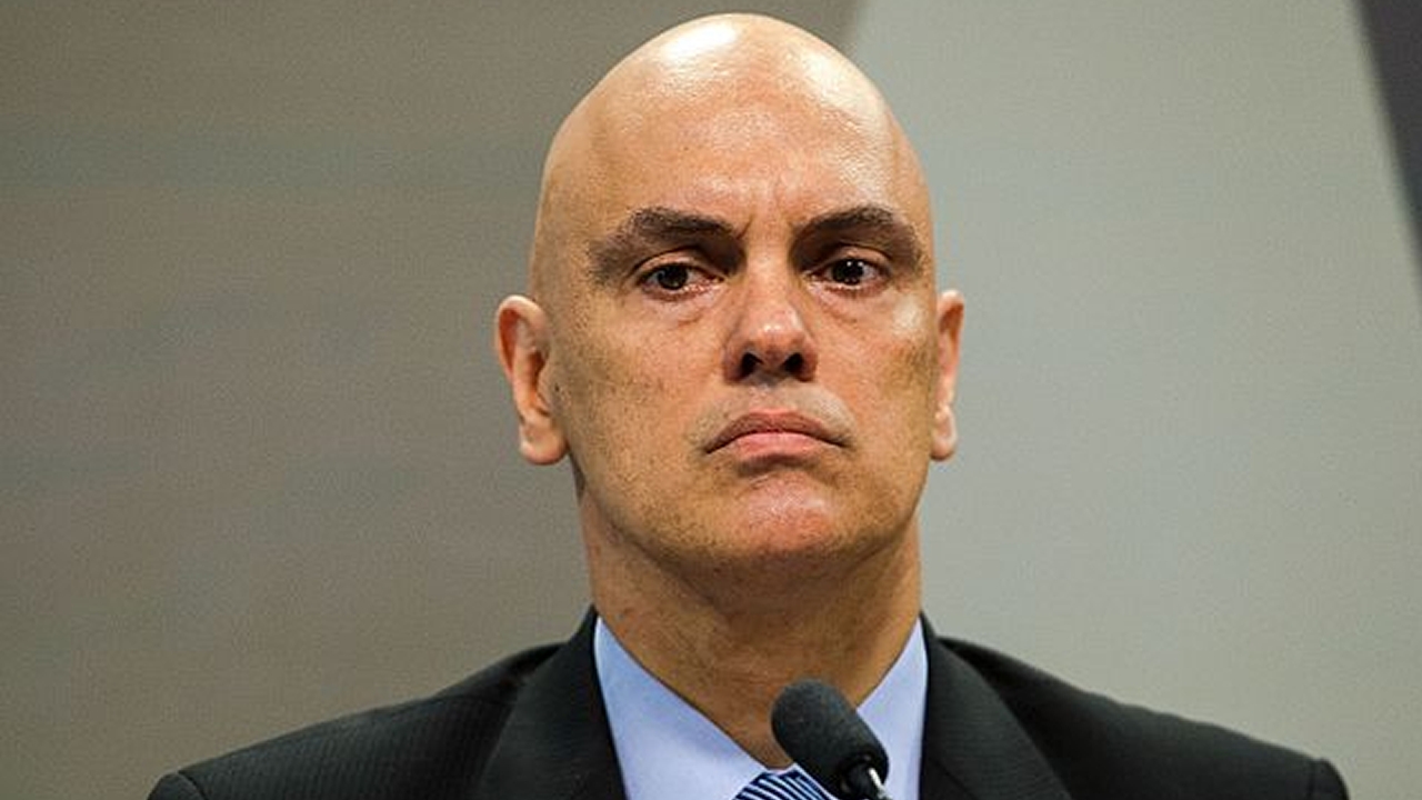 Moraes nega ida de Bolsonaro ao hospital após traumatismo craniano 