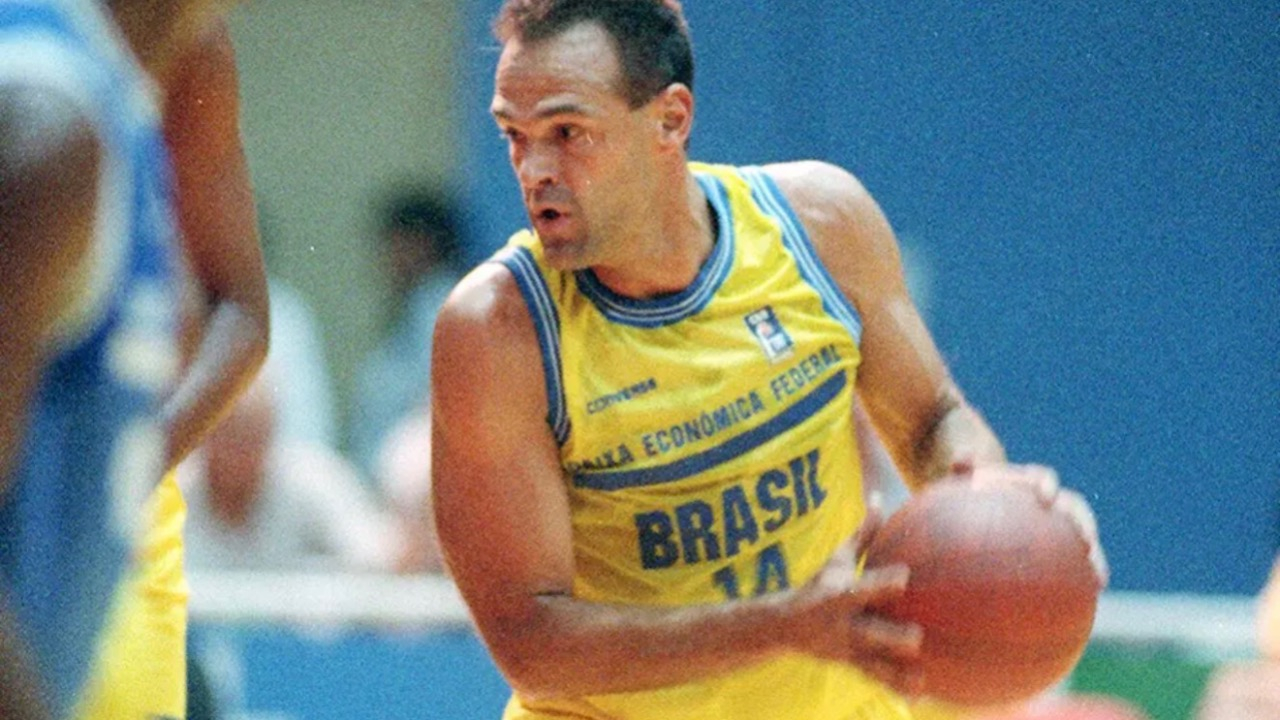 Morre Oscar Schmidt, lenda do basquete, aos 68 anos