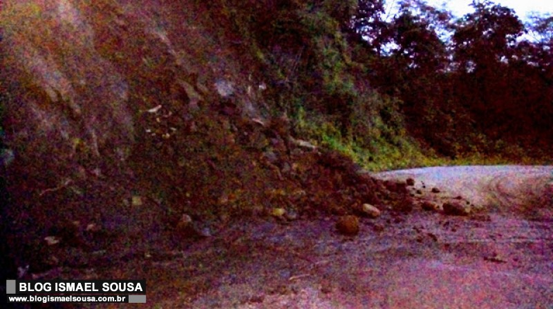 Deslizamento de terra volta a ser registrado na subida da serra de Martins
