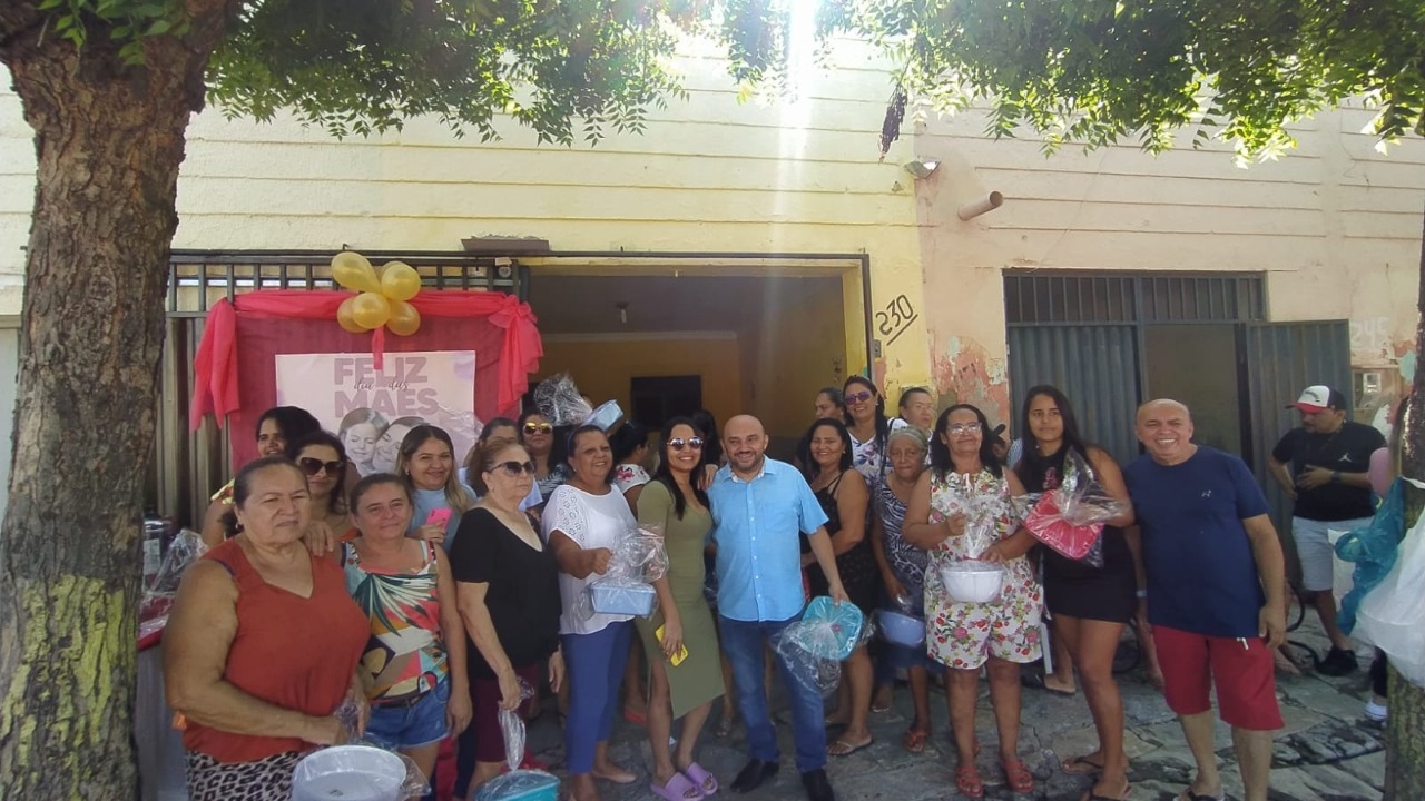 Vereador Edson Carlos promove café da manhã especial para as mães