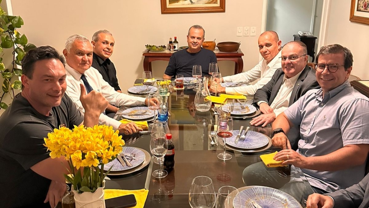 Políticos de direita e centro formam coalização em torno de projeto único em Natal