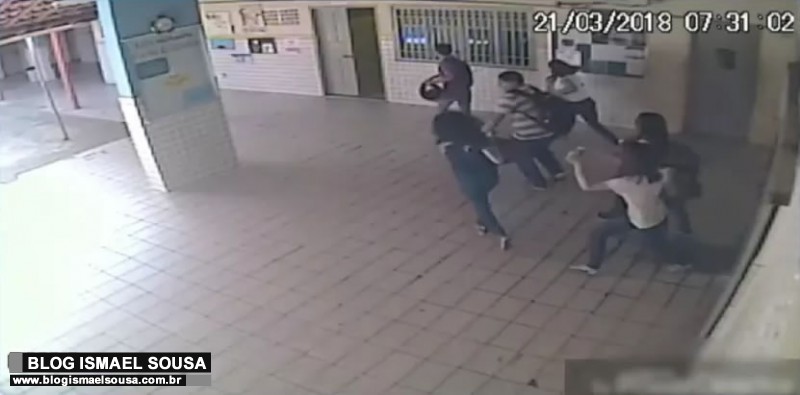 VÃDEO: Homem armado rende alunos e faz arrastÃ£o na Escola Aida Ramalho, em MossorÃ³