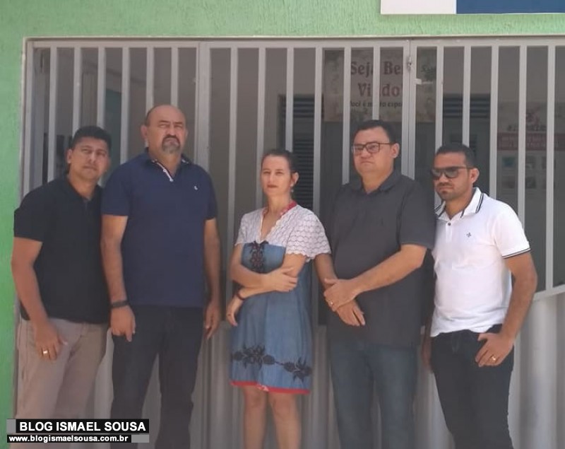 Vereadores visitam UBS fechada por falta de pagamento e se deparam com bairro abandonado