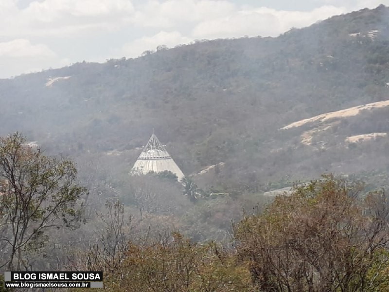 IncÃªndio atinge serra onde fica um dos principais destinos turÃ­stico religioso do RN