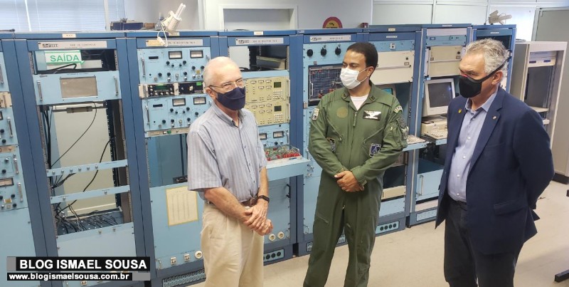 General Girão visita instalações do Centro Espacial da Barreira do Inferno