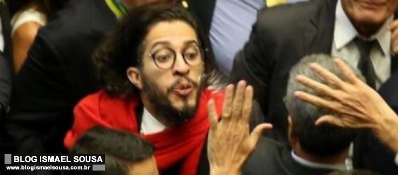 "JÃ¡ vai tarde": internet celebra renÃºncia e mudanÃ§a de Jean Wyllys