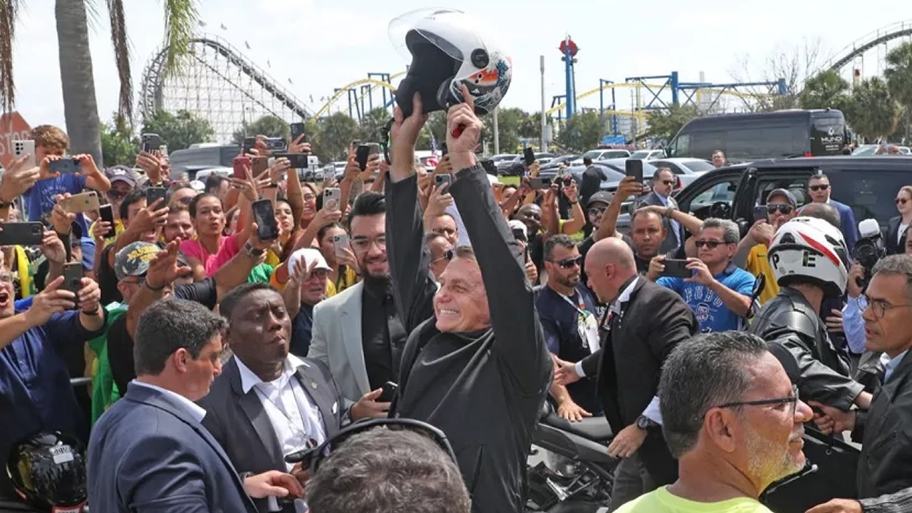 Bolsonaro nos EUA junta mais gente do que Lula no Nordeste