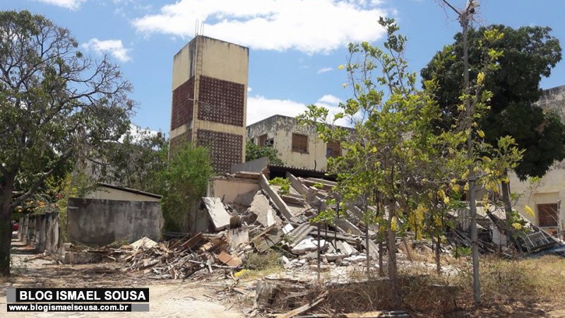PrÃ©dio histÃ³rico que funcionou o Hospital Duarte Filho comeÃ§a a ser demolido