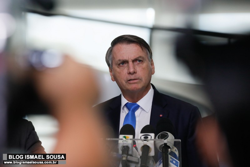 Bolsonaro diz que Fátima usou verba destinada para Covid para pagar folha de servidores