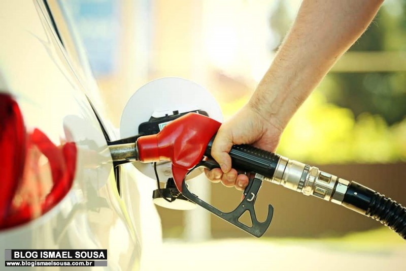Aleluia: Petrobras reduz preço de gasolina e diesel nas refinarias