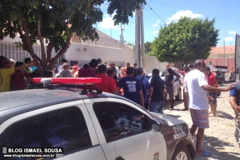 Homem Ã© morto a tiros ao lado da igreja do Alto da ConceiÃ§Ã£o, em MossorÃ³