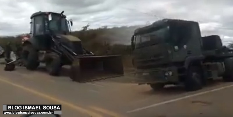Popular vibra com chegada do ExÃ©rcito para recuperar trecho da BR-226 em Campo Grande-RN