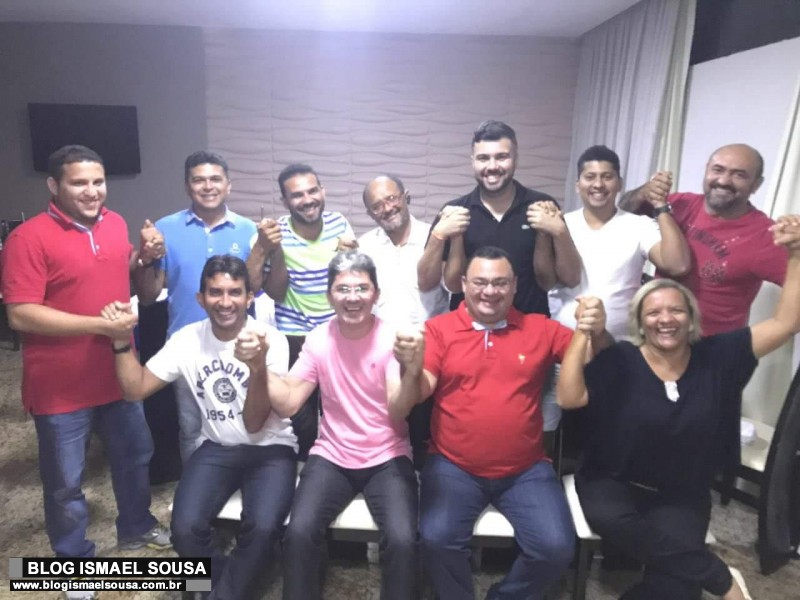 Grupo de vereadores reafirma apoio a Alex Frango