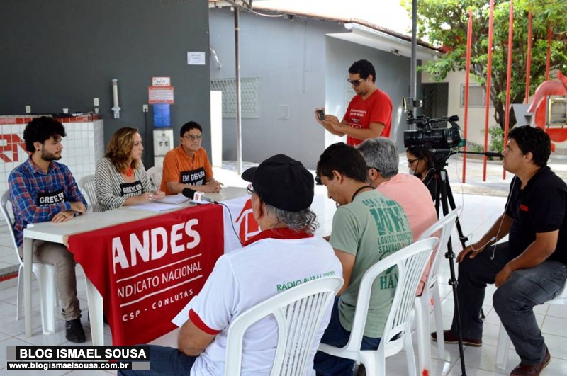 ADUERN apresenta documentos ao Governador buscando encerrar greve na UERN