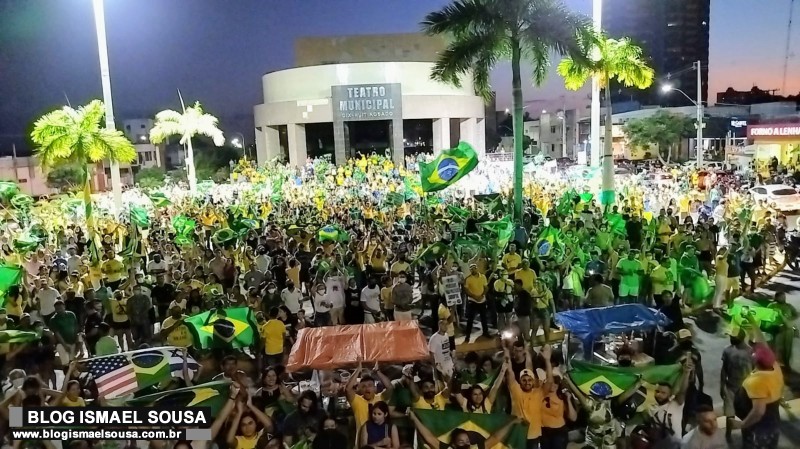 Aproximadamente 7 mil pessoas participaram do ato a favor de Bolsonaro em Mossoró 