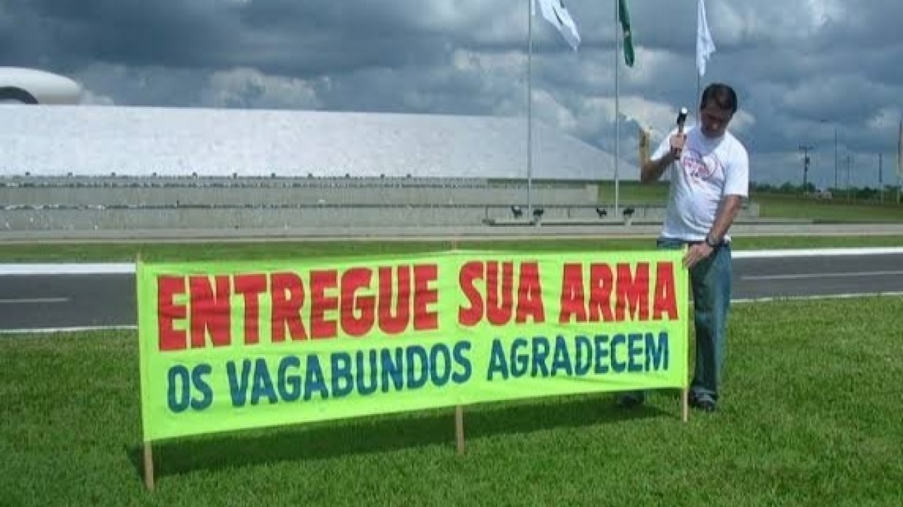 PT descobriu que não se combate o crime com flores, livros e músicas de Chico Buarque