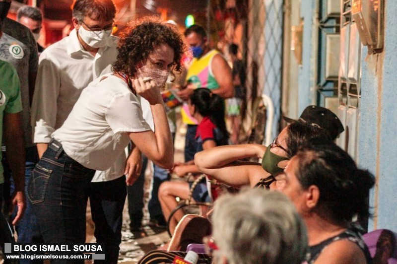 Isolda realiza caminhada pelas ruas dos bairros PapÃ´co, Planalto 13 de Maio e Liberdade I