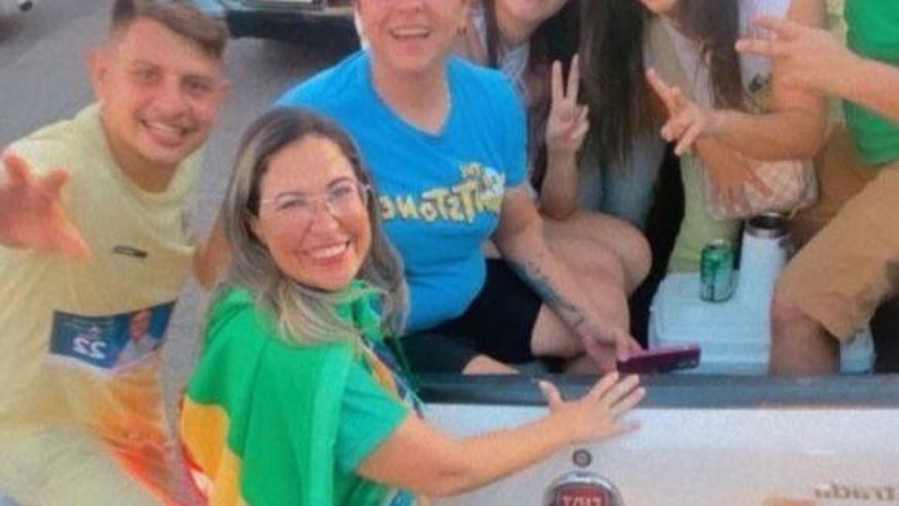 Clorisa participa de ato pró-Bolsonaro em Mossoró e recebe apoio da direita