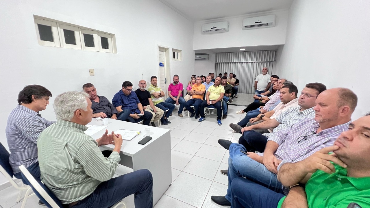 Em Mossoró, Girão visita Liga do Câncer, denuncia atraso nas obras do HRTM e reúne pré-candidatos do PL 