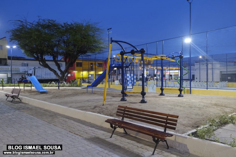 Prefeitura entrega reforma da praça do Alto da Conceição