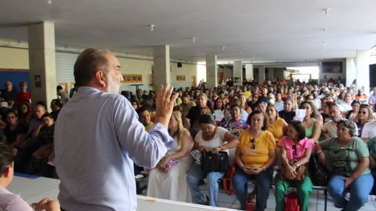 URGENTE: Professores da rede estadual do RN aprovam greve