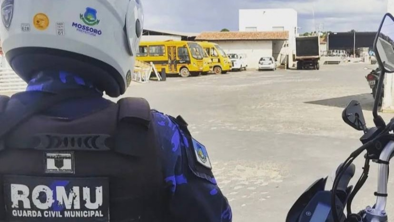 Mossoró: Transporte público e aulas seguem suspensos, postos fechados e coleta de lixo sob escolta da GCM