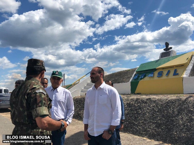 General GirÃ£o acompanha situaÃ§Ã£o de refugiados na fronteira venezuelana