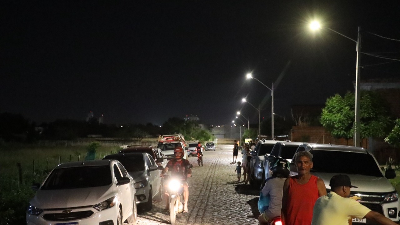 Programa 'Mossoró Iluminada' leva tecnologia e modernidade ao bairro Belo Horizonte