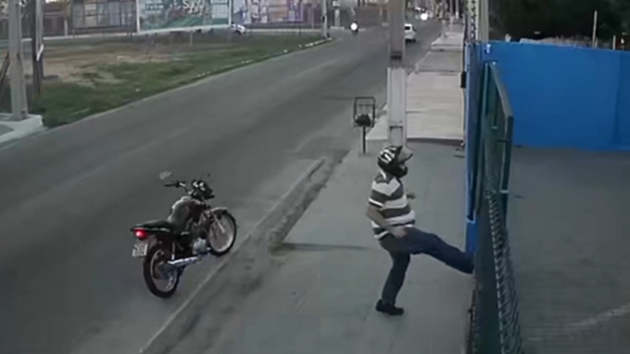 Homem ataca com chutes sede do PL em Mossoró