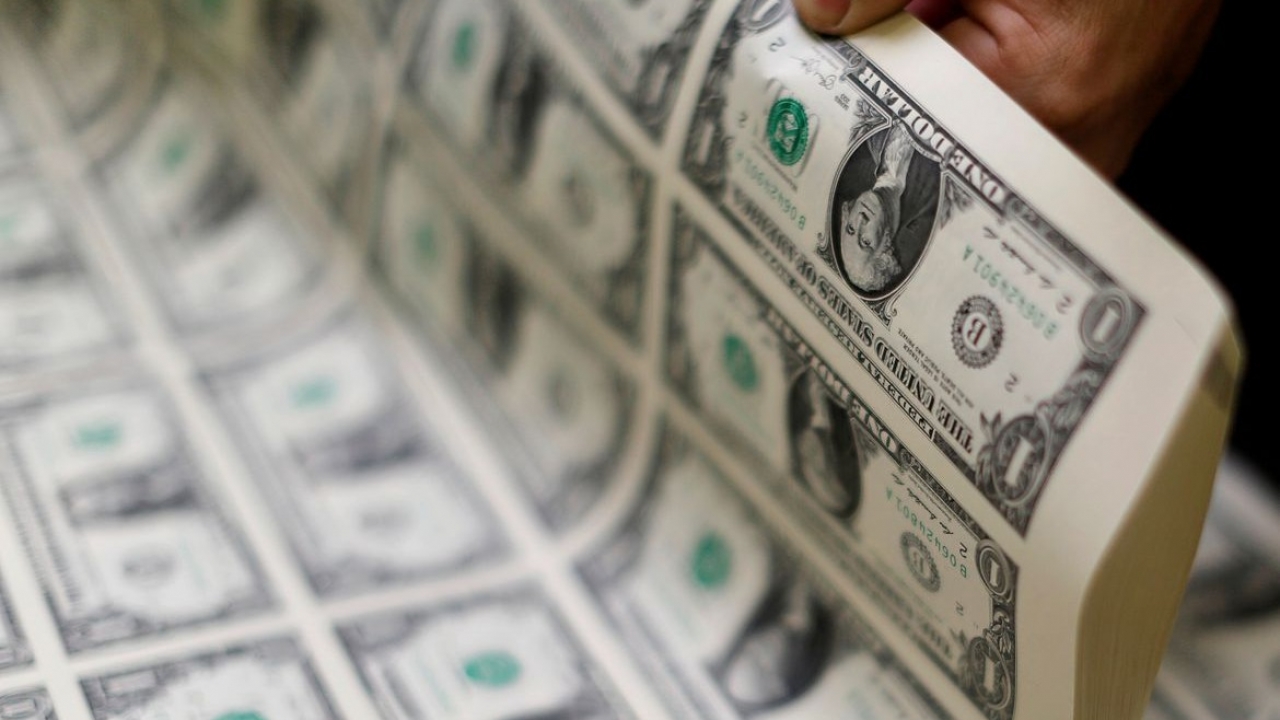Dólar sobe para R$ 5,20 e fecha agosto com alta de 0,53%