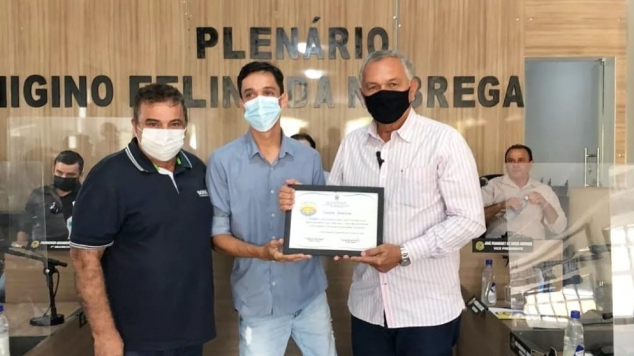 General Girão recebe título de cidadão de Equador