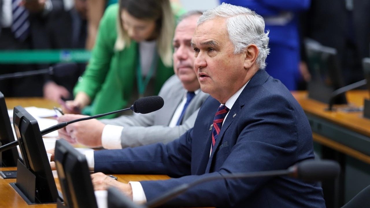 'Enquanto não houver investimentos no ensino, seremos reféns do sistema de cotas', diz Girão sobre PL 5384/2020