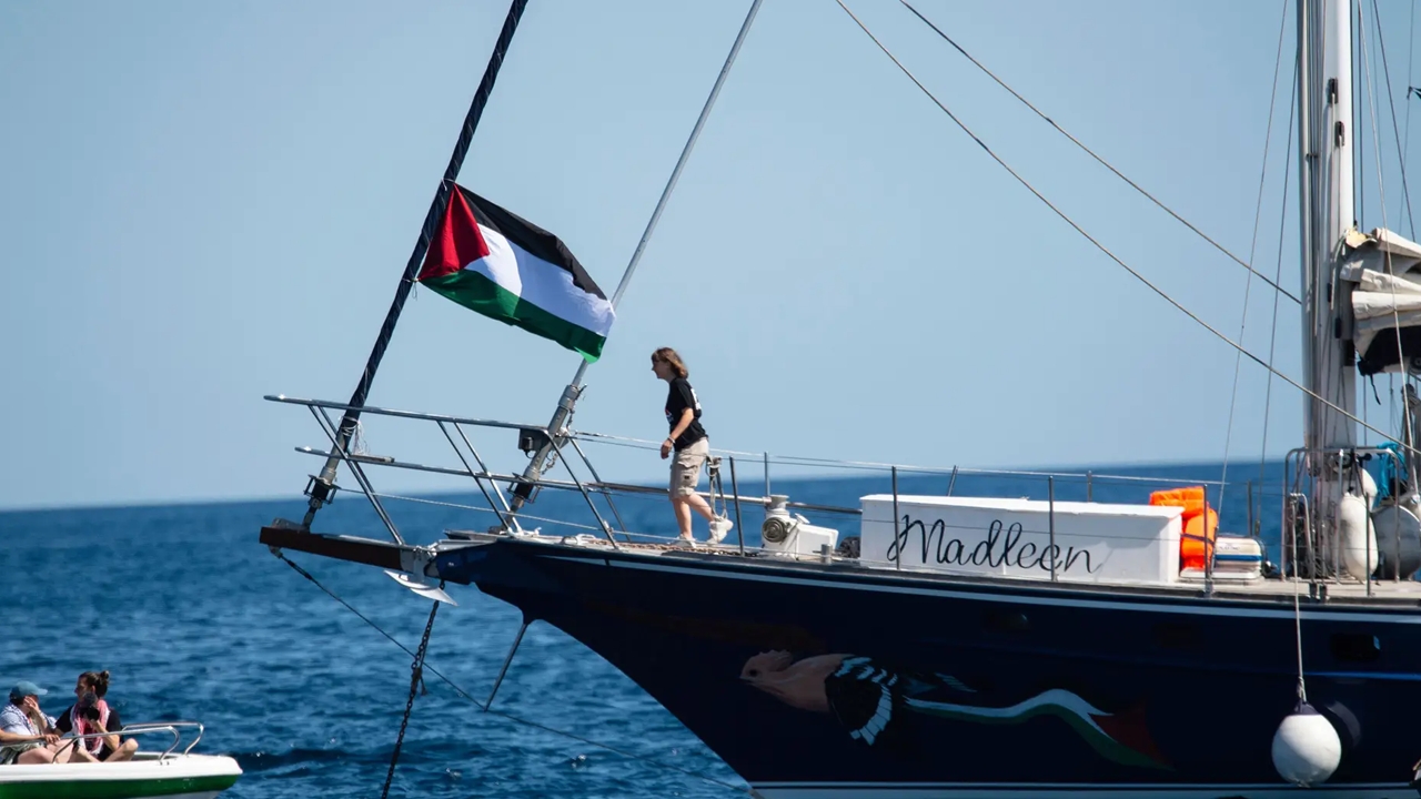 Israel intercepta navio e detém Greta Thunberg e ativistas