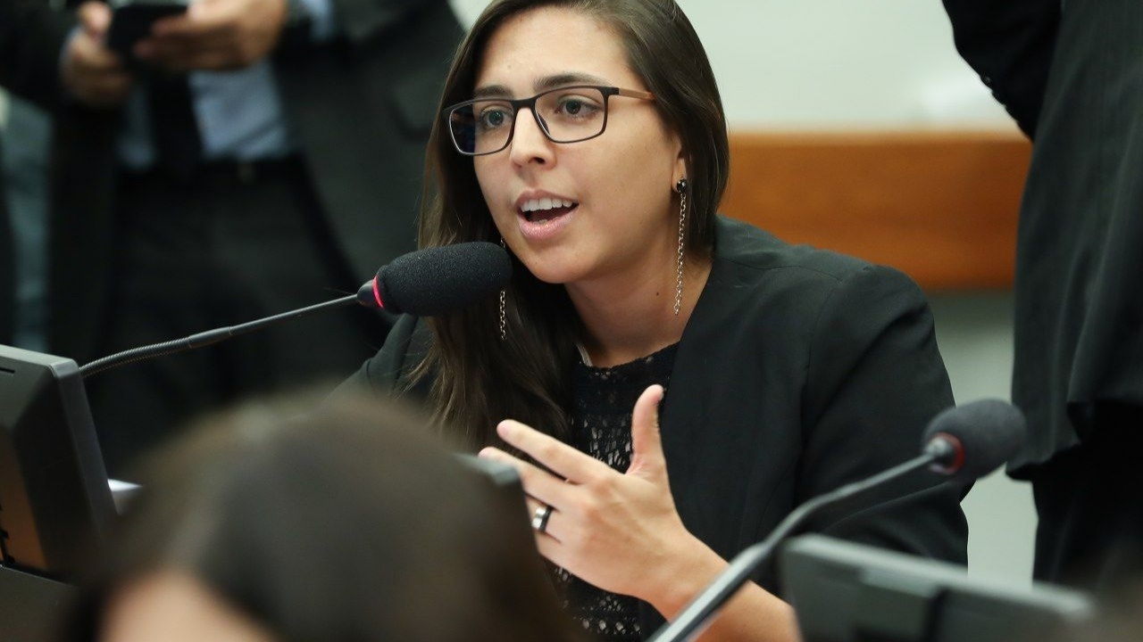 Natália Bonavides (PT) é a única do RN a votar contra projeto que acaba com saída temporária de presos
