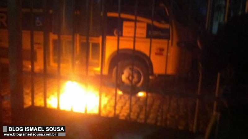 PolÃ­cia investiga se incÃªndio em garagem do Centro Administrativo foi criminoso