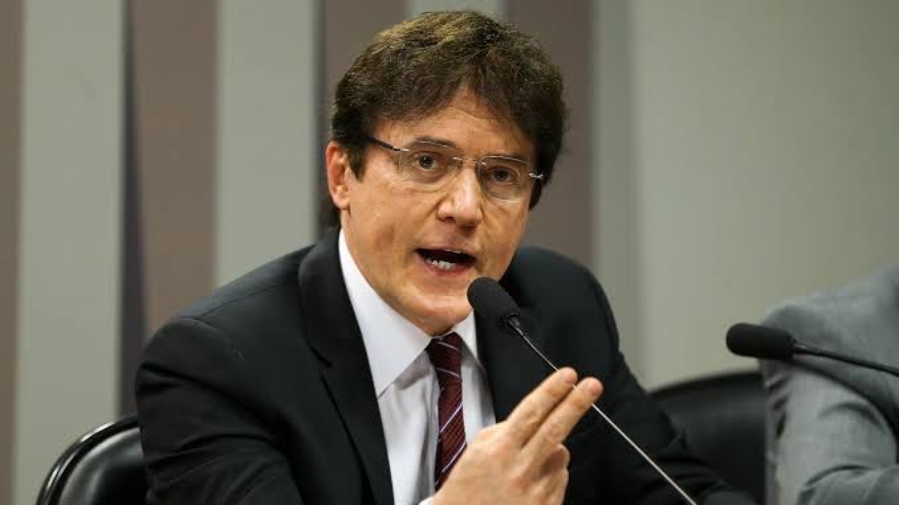 Ao votar pela censura, Robinson revela ser um desperdício de mandato para o RN