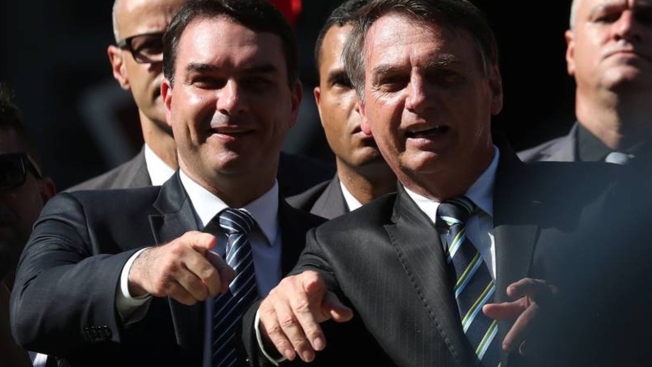 Justiça manda retirar do ar matérias sobre 51 imóveis da família Bolsonaro
